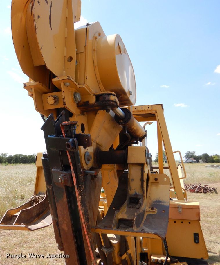 image for item LB9932 2002 Vermeer Flex Track 75  vibratory cable plow