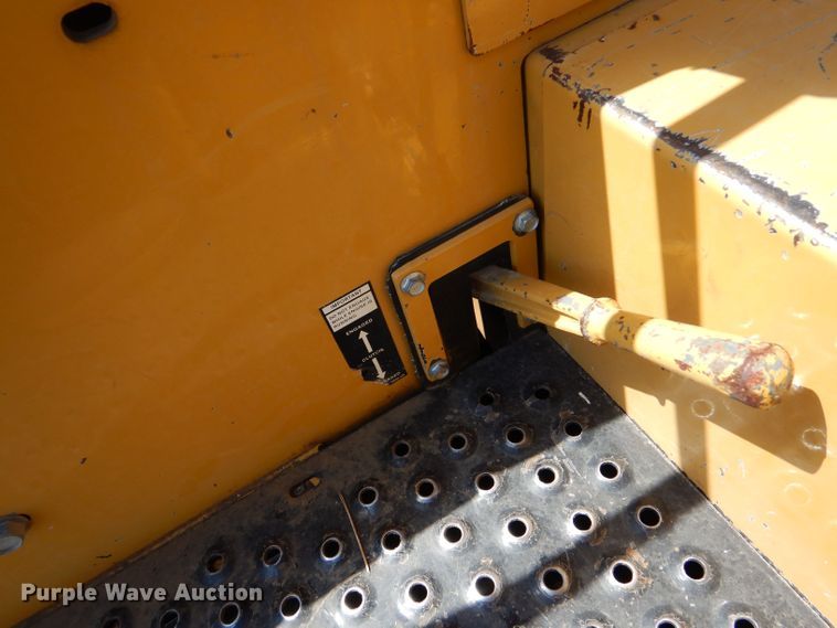 image for item LB9932 2002 Vermeer Flex Track 75  vibratory cable plow