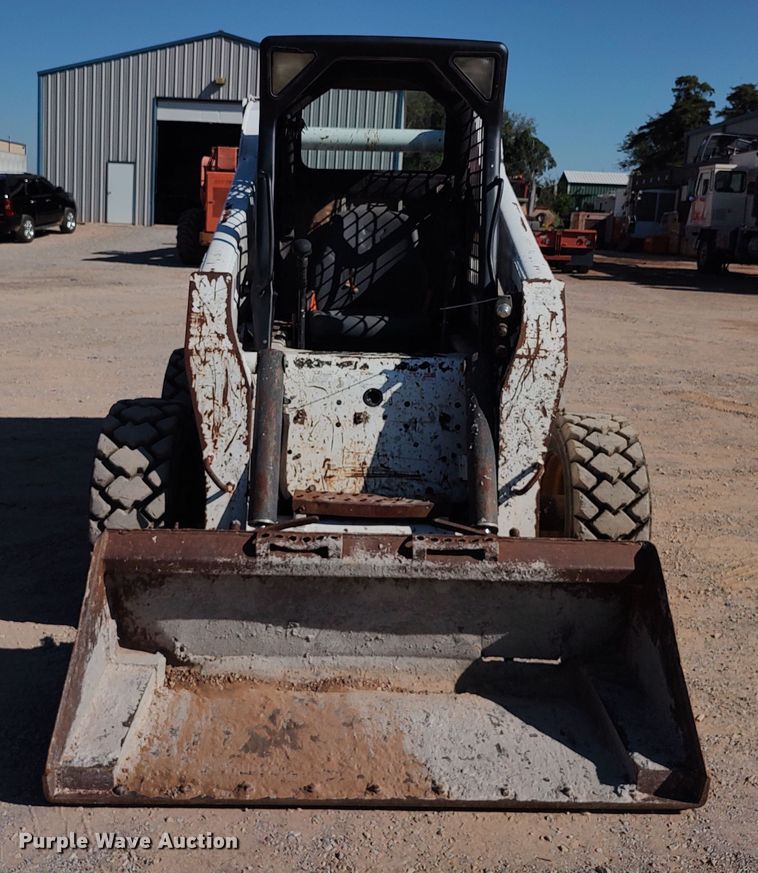 image for item LK9223 2005 Bobcat S300  skid steer loader