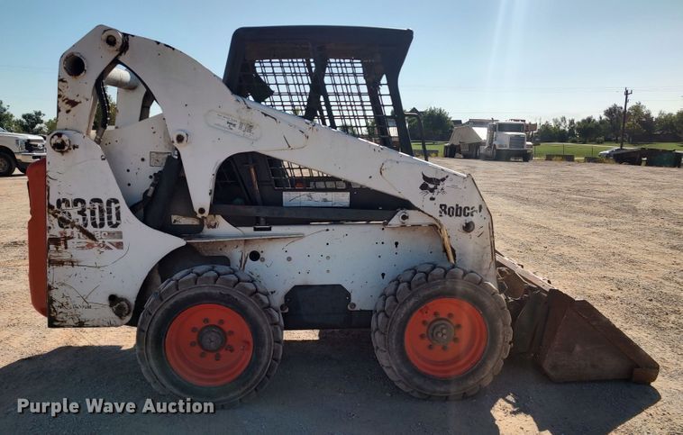 image for item LK9223 2005 Bobcat S300  skid steer loader