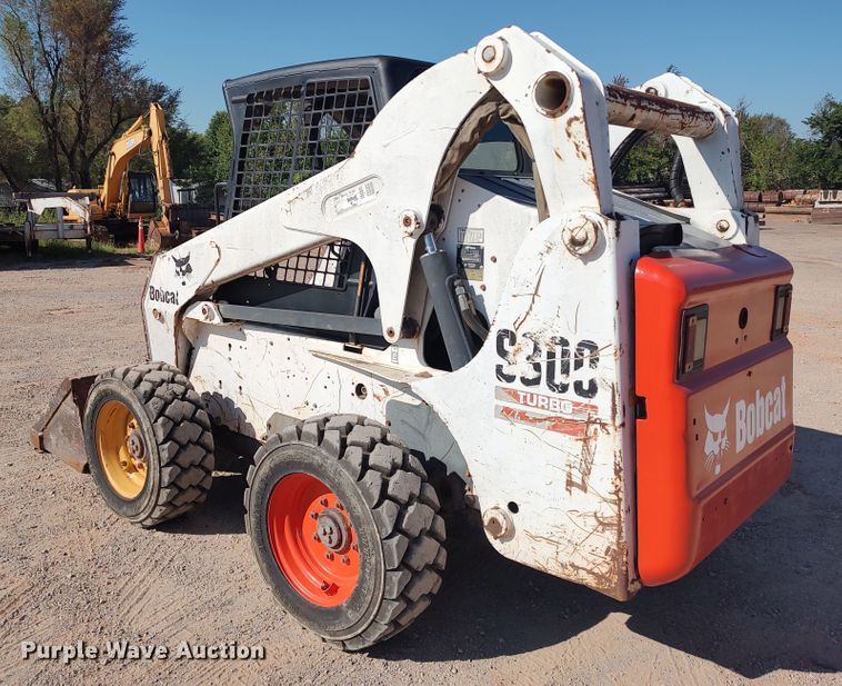 image for item LK9223 2005 Bobcat S300  skid steer loader