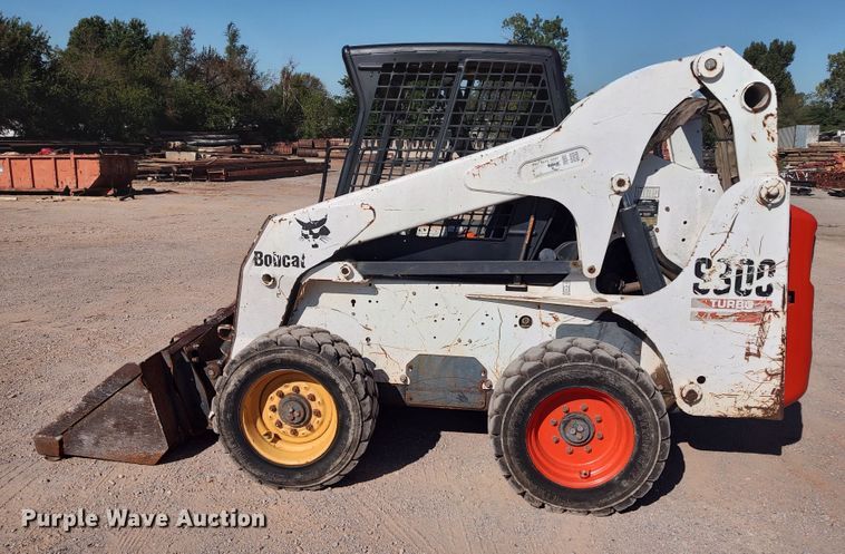 image for item LK9223 2005 Bobcat S300  skid steer loader
