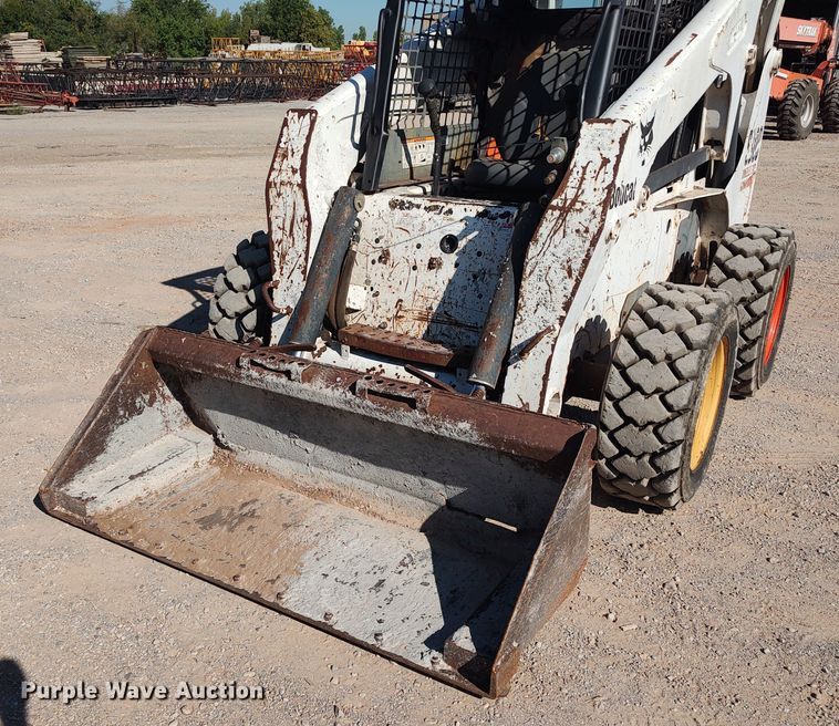 image for item LK9223 2005 Bobcat S300  skid steer loader