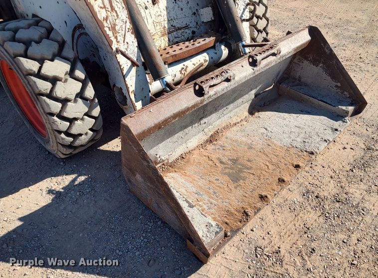 image for item LK9223 2005 Bobcat S300  skid steer loader