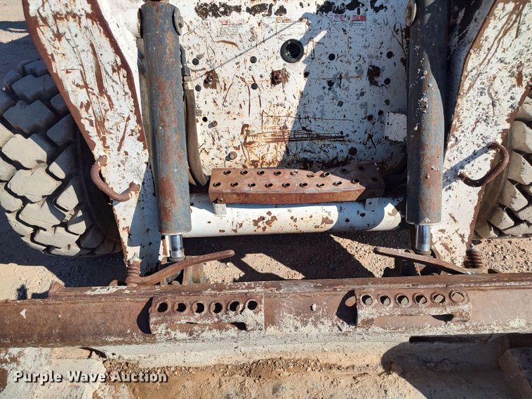 image for item LK9223 2005 Bobcat S300  skid steer loader