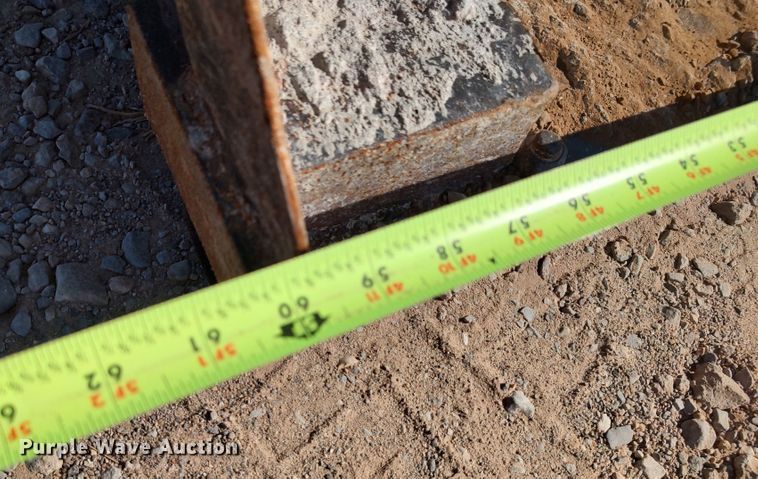 image for item LK9223 2005 Bobcat S300  skid steer loader