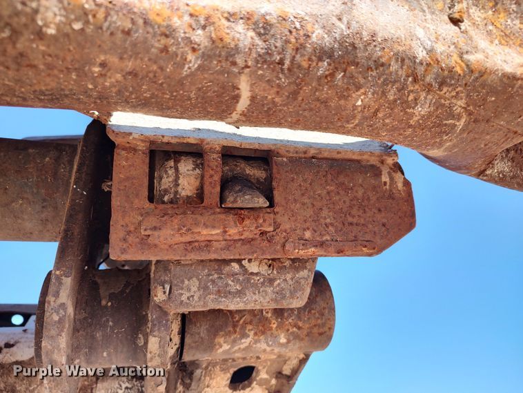 image for item LK9223 2005 Bobcat S300  skid steer loader