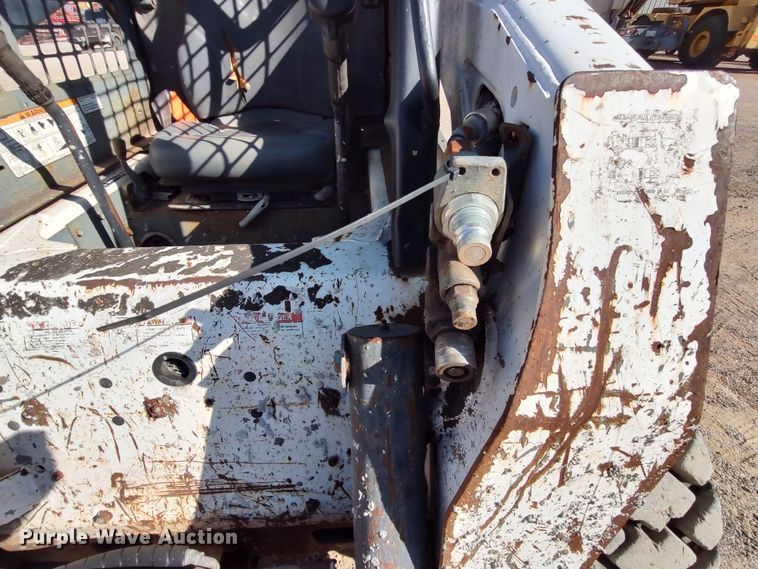 image for item LK9223 2005 Bobcat S300  skid steer loader