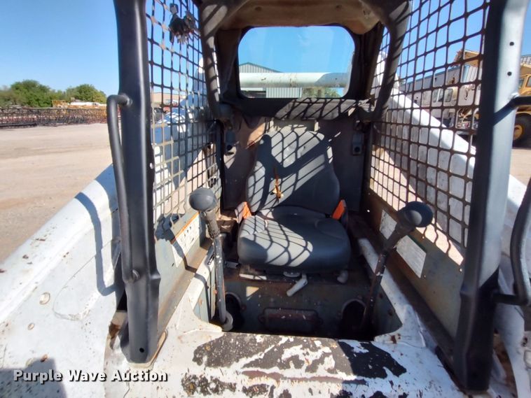 image for item LK9223 2005 Bobcat S300  skid steer loader