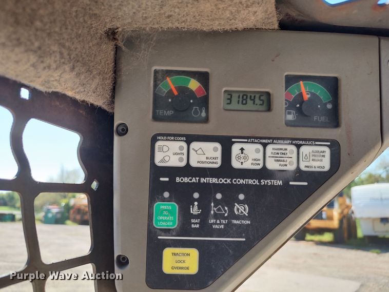 image for item LK9223 2005 Bobcat S300  skid steer loader