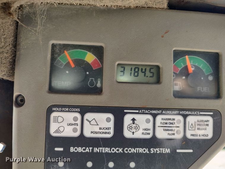 image for item LK9223 2005 Bobcat S300  skid steer loader