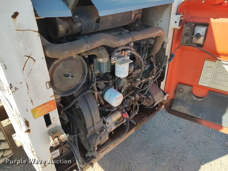image for item LK9223 2005 Bobcat S300  skid steer loader