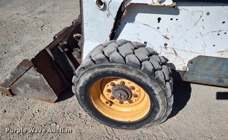 image for item LK9223 2005 Bobcat S300  skid steer loader