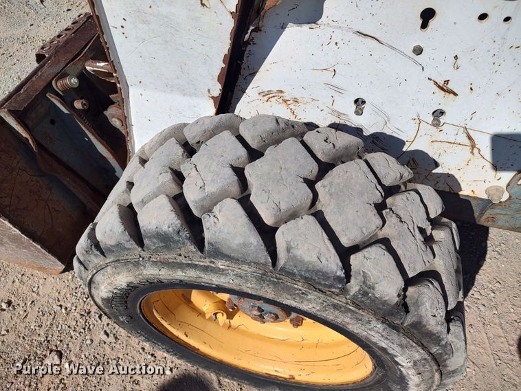 image for item LK9223 2005 Bobcat S300  skid steer loader