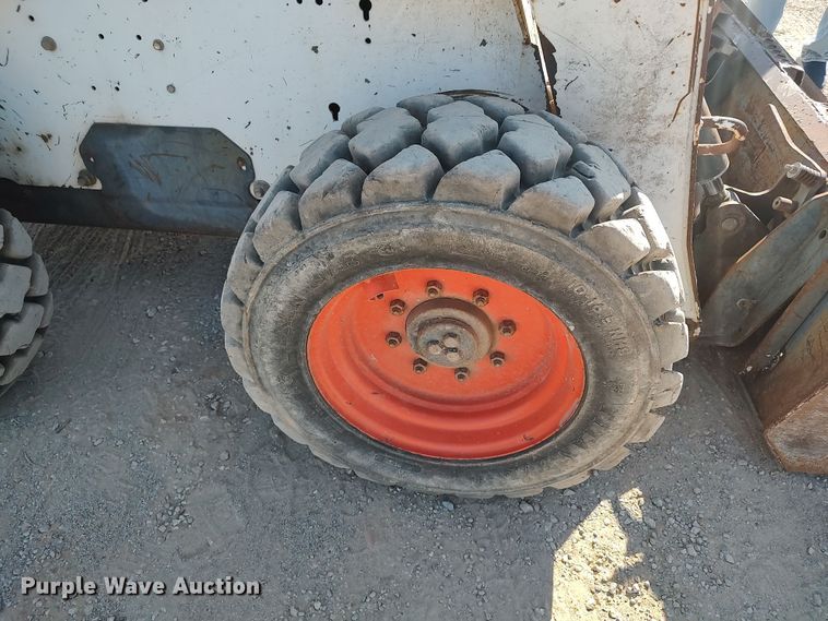 image for item LK9223 2005 Bobcat S300  skid steer loader