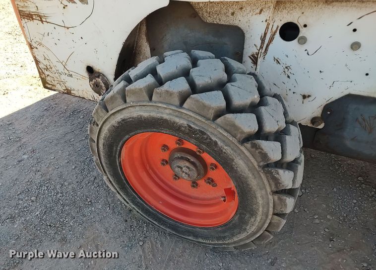 image for item LK9223 2005 Bobcat S300  skid steer loader