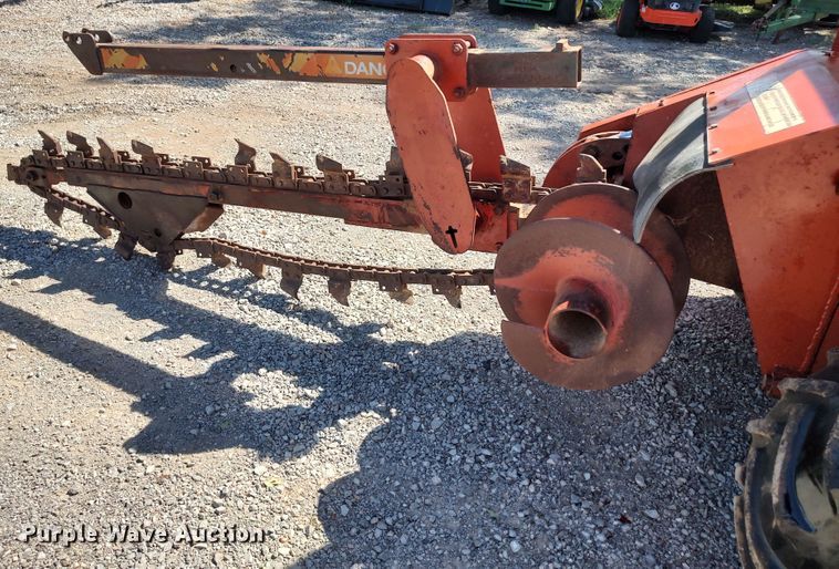 image for item LK9828 1986 Ditch Witch 4010DD  bucket wheel trencher