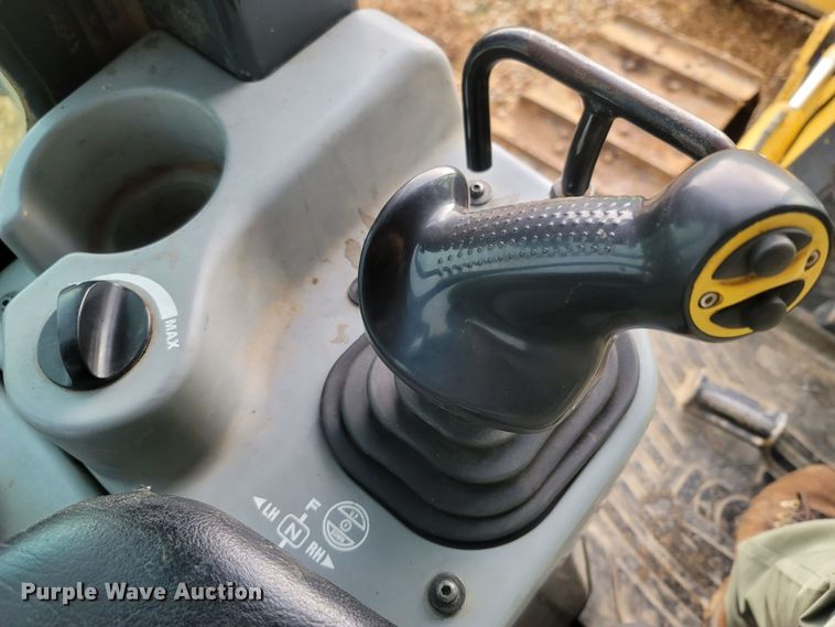 image for item LM9701 2011 Komatsu D39EX-22  dozer