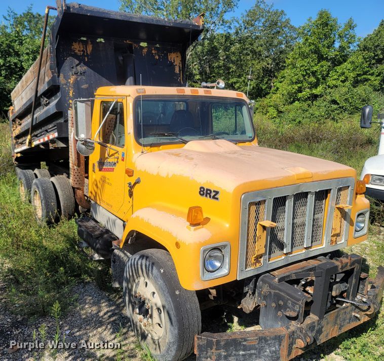 image for item LM9702 2002 International 2554  dump truck