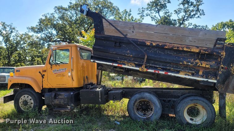 image for item LM9702 2002 International 2554  dump truck