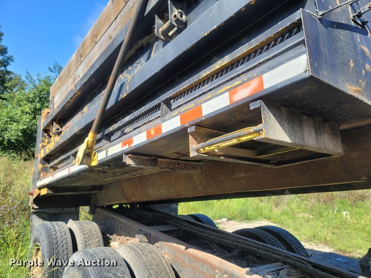 image for item LM9702 2002 International 2554  dump truck