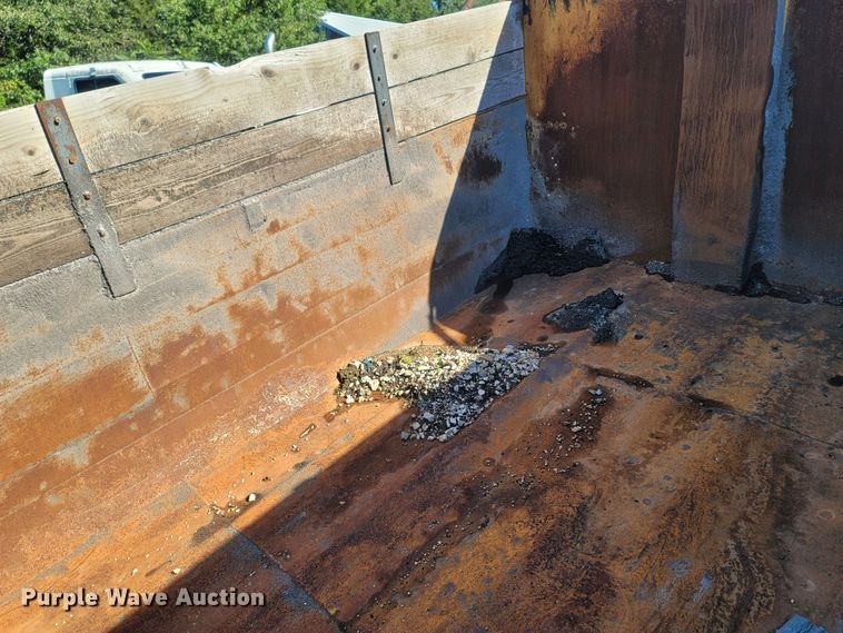 image for item LM9702 2002 International 2554  dump truck