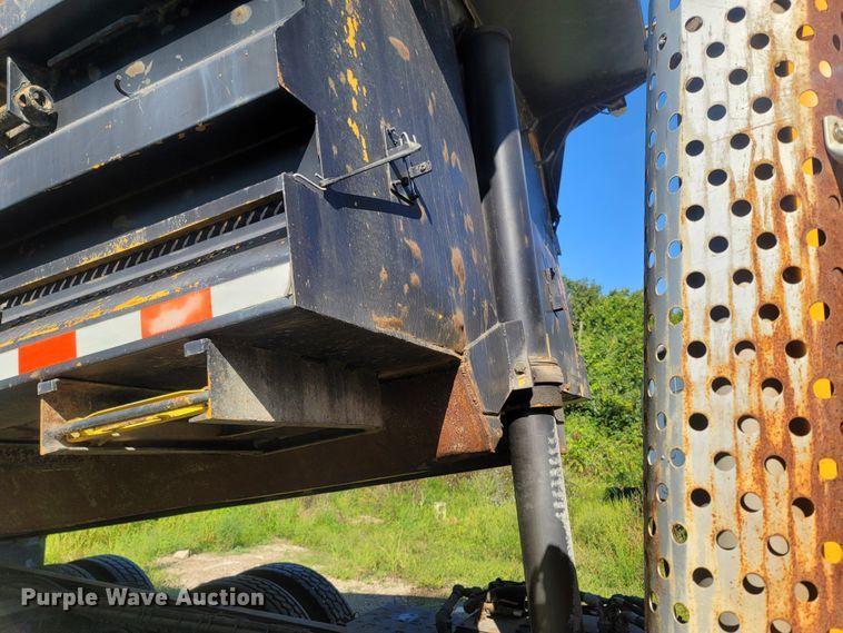 image for item LM9702 2002 International 2554  dump truck