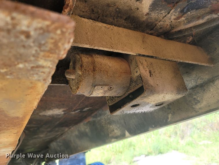 image for item LM9702 2002 International 2554  dump truck