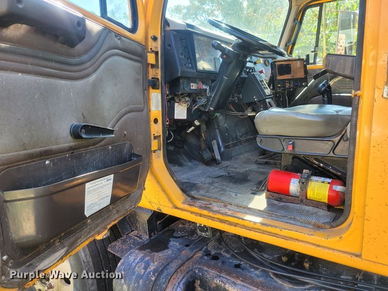 image for item LM9702 2002 International 2554  dump truck