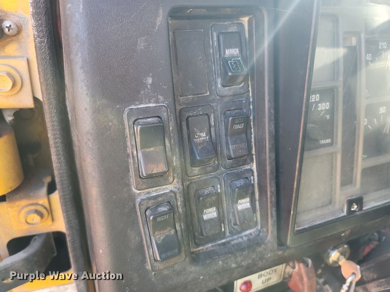 image for item LM9702 2002 International 2554  dump truck