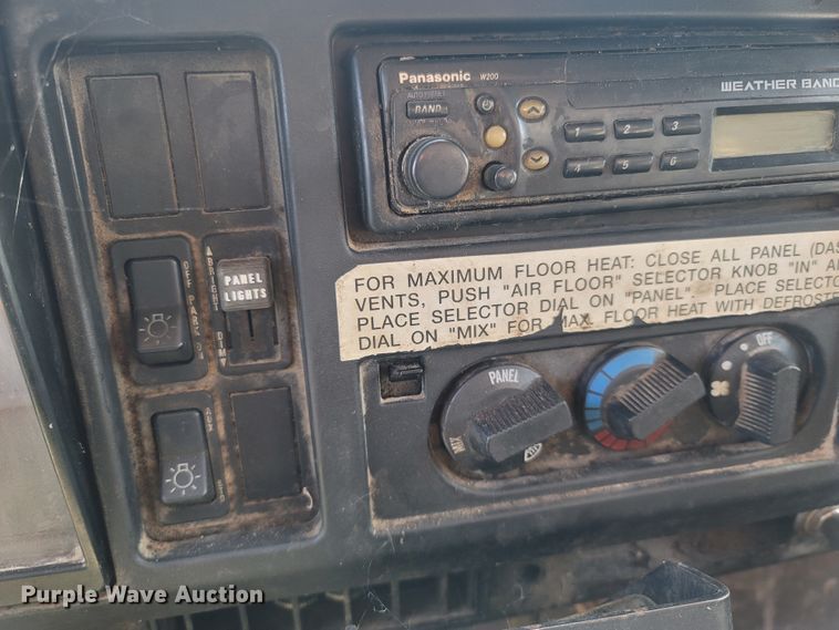 image for item LM9702 2002 International 2554  dump truck