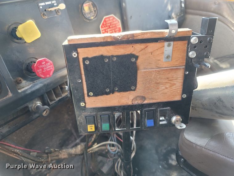 image for item LM9702 2002 International 2554  dump truck