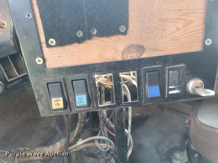 image for item LM9702 2002 International 2554  dump truck