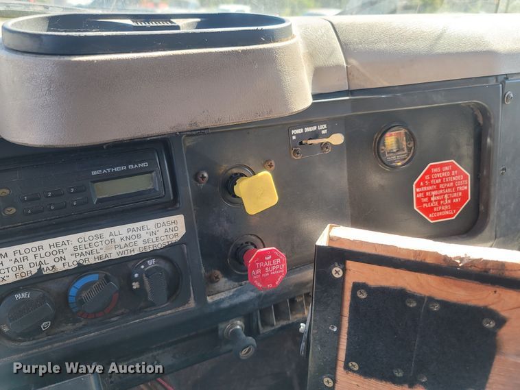 image for item LM9702 2002 International 2554  dump truck