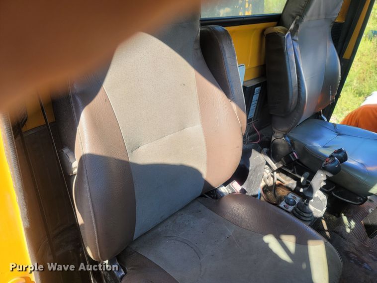 image for item LM9702 2002 International 2554  dump truck