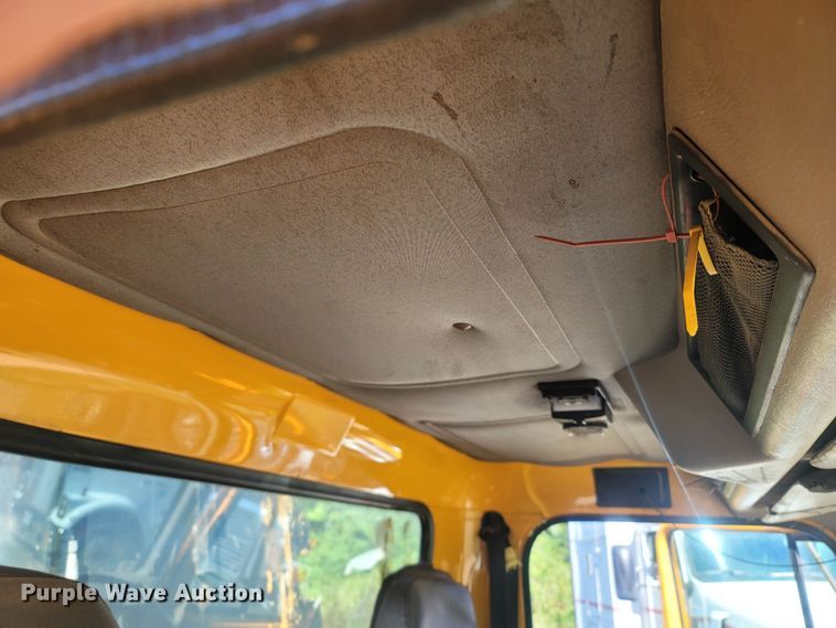 image for item LM9702 2002 International 2554  dump truck