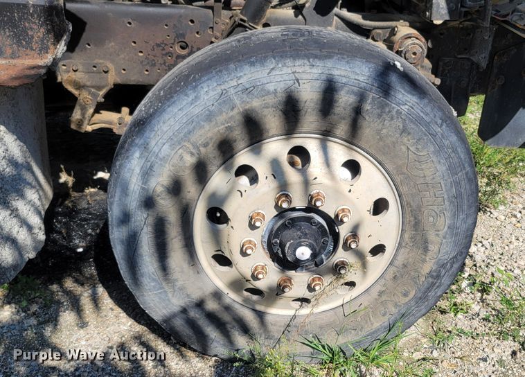 image for item LM9702 2002 International 2554  dump truck