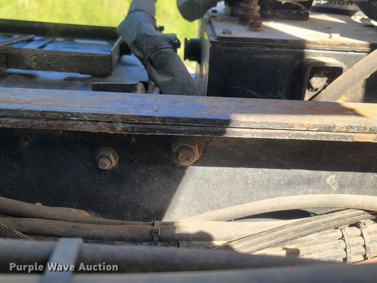 image for item LM9702 2002 International 2554  dump truck