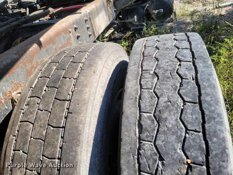 image for item LM9702 2002 International 2554  dump truck