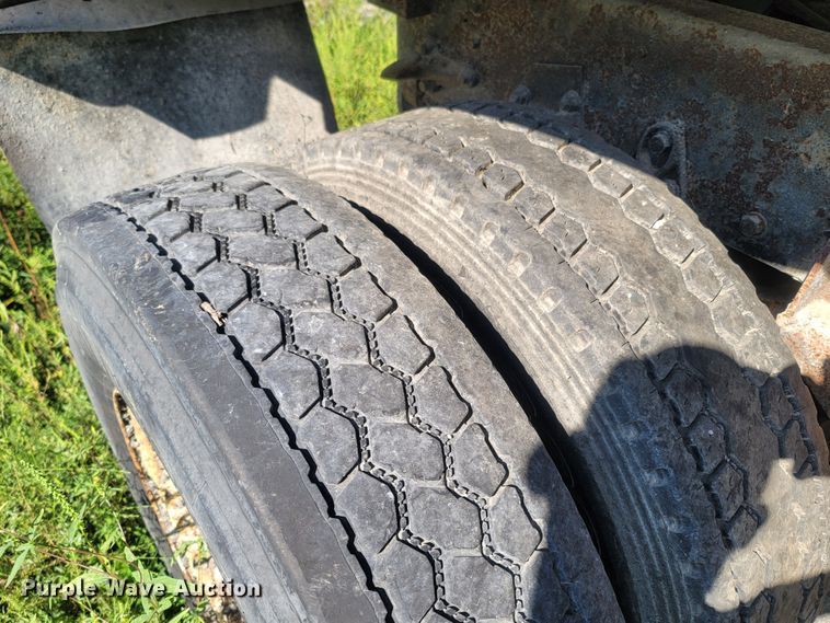 image for item LM9702 2002 International 2554  dump truck