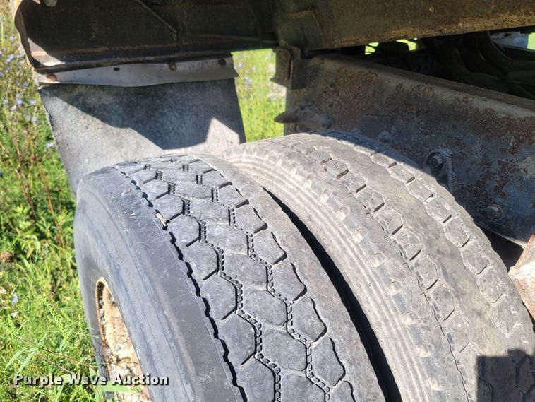 image for item LM9702 2002 International 2554  dump truck