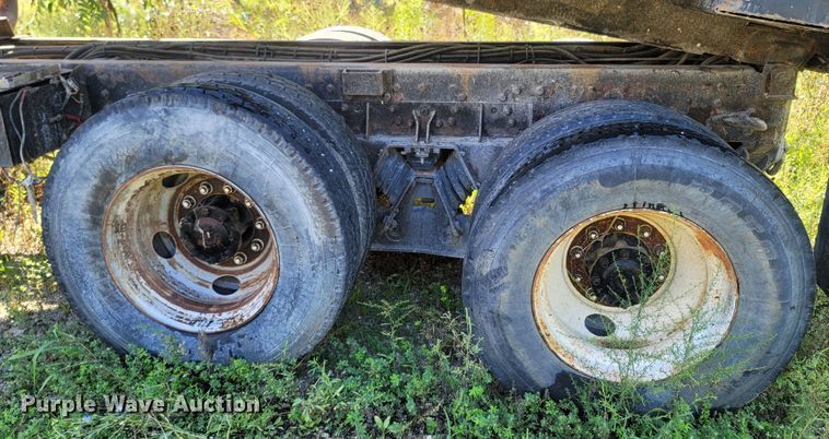 image for item LM9702 2002 International 2554  dump truck