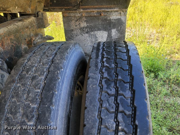 image for item LM9702 2002 International 2554  dump truck