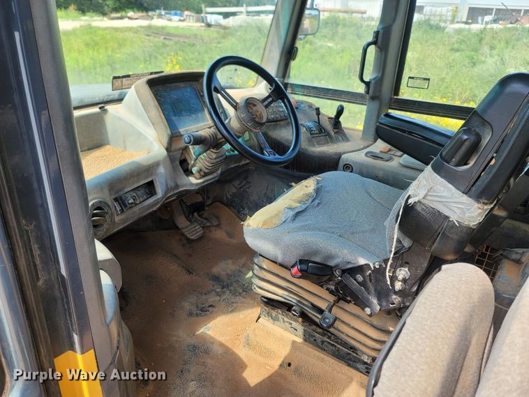 image for item LM9714 2007 John Deere 300D  haul truck