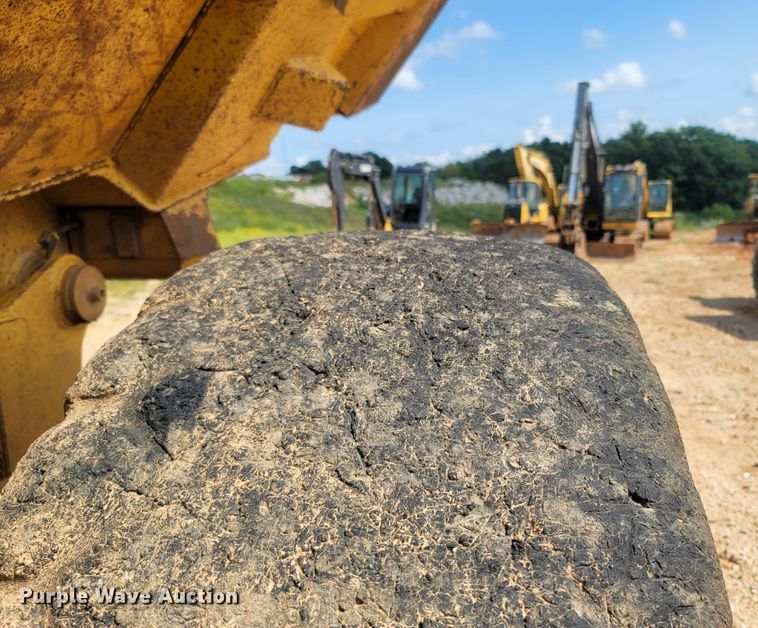 image for item LM9714 2007 John Deere 300D  haul truck