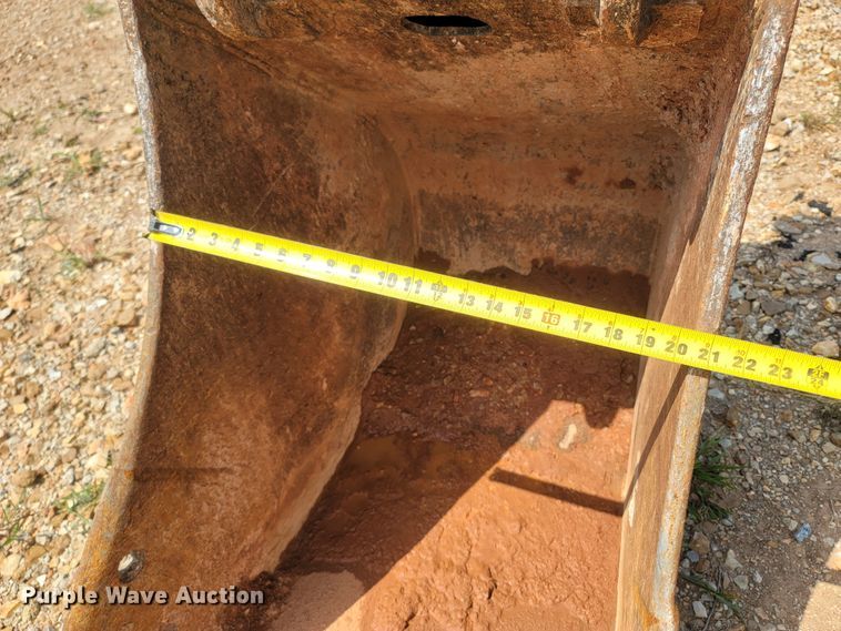 image for item LM9716 2015 John Deere 130G  excavator