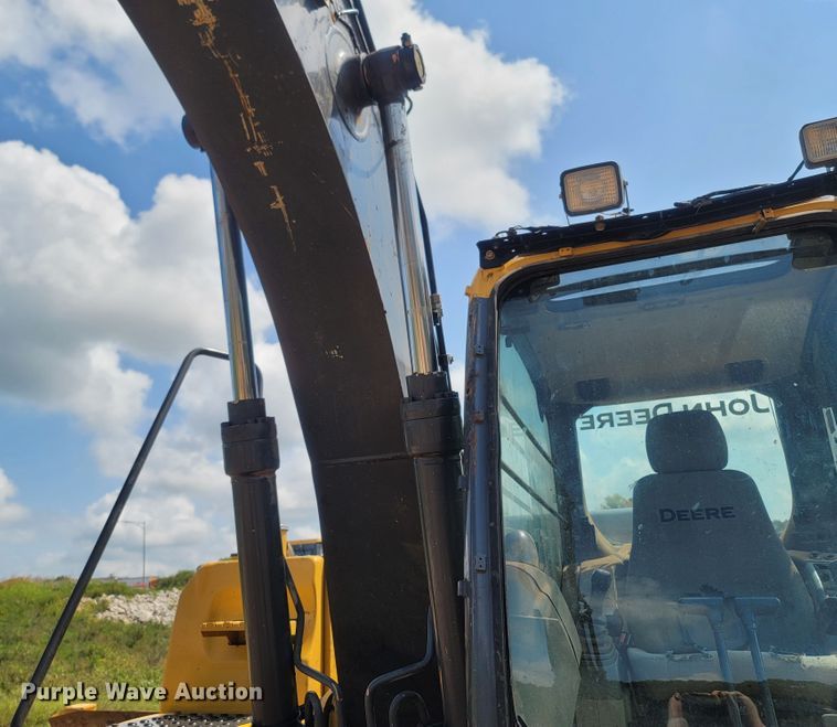 image for item LM9716 2015 John Deere 130G  excavator