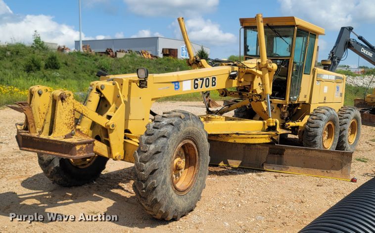image for item LM9718 1995 John Deere 670B  motor grader