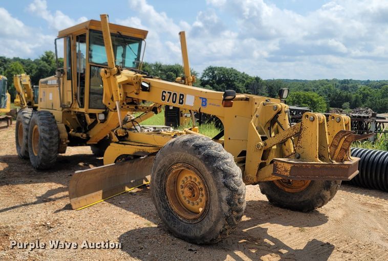 image for item LM9718 1995 John Deere 670B  motor grader