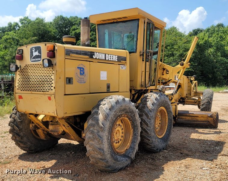 image for item LM9718 1995 John Deere 670B  motor grader